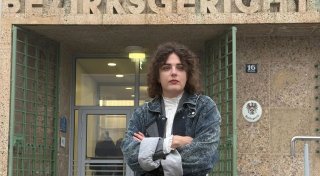 Biss in den Po: Geldbuße für Schauspielerin Anna Friedmann