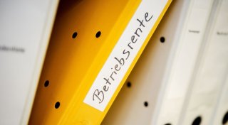 Betriebsrente gekürzt: Anrechnung von Einkommen zulässig