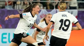 Nach Gwinn-Schock: DFB-Frauen kämpfen sich zum EM-Startsieg