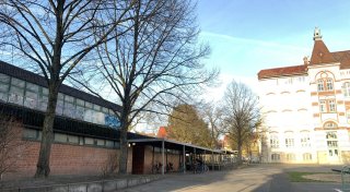 Asbest-Fasern rieseln vom Dach: Eltern an Bielefelder Grundschule in Sorge