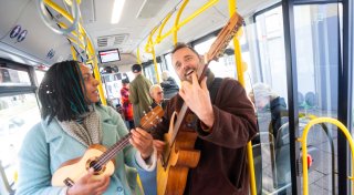 Ob vor dem Rathaus oder im Bus: „Songlines“ verbindet ganz Herford durch Musik