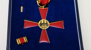 Mal eben ein Bundesverdienstkreuz gekauft
