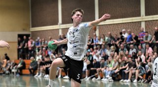Schock und Spielabbruch: Handballer vom TuS-Spenge schwer verletzt