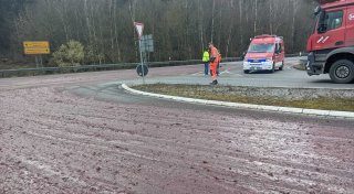 Schlachtabfälle auf der Fahrbahn: B64 bei Brakel nach Sperrung wieder frei