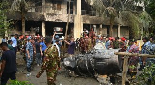 Nach Flugzeugabsturz in Dhaka: 25 Kinder unter Todesopfern