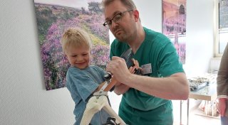 Mit Teddy-Röntgen und OP-Roboter: Hunderte Besucher beim Tag der offenen Tür im Krankenhaus Lübbecke