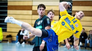 TSG-Handballer mit neuen Trikots zu neuen Verletzten