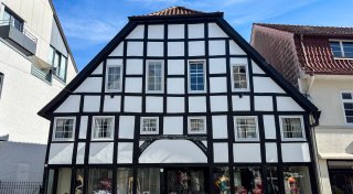 Traditions-Immobilie: Altes Fachwerkhaus an Bünder Eschstraße ist auf dem Markt