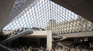 Louvre-Raub: Einbrecher scheiterten zunächst an Vitrine
