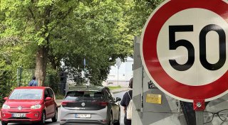 Unbekannte stellen geklautes Schild auf: Stadt Bielefeld muss Blitzerknöllchen annulieren