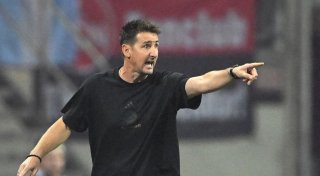 Endlich Sieger: «Miroslav Klose»-Rufe berühren den Trainer