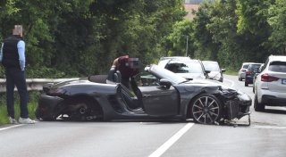 Unfall mit Porsche im Kreis Gütersloh - 18-Jähriger zerstört Luxus-Auto seines Vaters