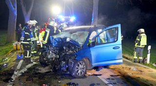 Schwerer Unfall: Zwei 20-Jährige in Bad Wünnenberg lebensgefährlich verletzt