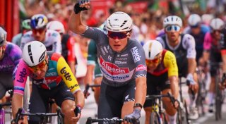Vuelta: Philipsen gewinnt 8. Etappe im Massensprint