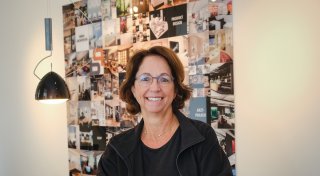 Mit vielen Fotos: Diese Bielefelderin macht schnöde Arbeitsplätze zu echten Wohlfühloasen
