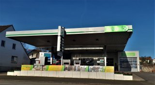 Nach Eigentümerwechsel: B7-Tankstelle bei Warburg sieht jetzt anders aus