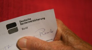 Frauenrenten im Osten 357 Euro höher als im Westen