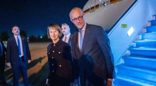 Merz mit Ehefrau Charlotte in Türkei eingetroffen