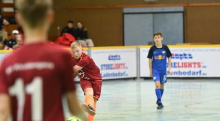 Spielregeln und Turniere: Was Sie über Hallenfußball in OWL wissen müssen