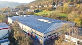 Diese Sporthalle in Höxter hat einen heftigen Dachschaden