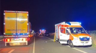 Tödlicher Lkw-Unfall im Kreis Gütersloh: Fußgänger stirbt noch vor Ort