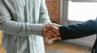 Benimmkurs für Azubis in Paderborn: Junge Leute sollen fit werden für die Ausbildung