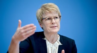 Wirtschaftsweise Grimm: «Werden Leistungen kürzen müssen»