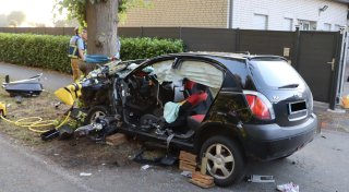 Schwerer Autounfall in Delbrück: Eingeklemmte Fahrerin schwer verletzt