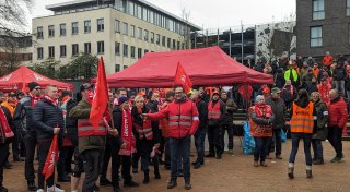 Prozess: Streit ums Streikrecht bei Löhner Küchenhersteller Bauformat