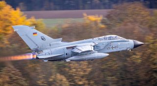 Anwohner irritiert: Kampfflugzeuge kreisen über Bielefeld - Luftraum gesperrt