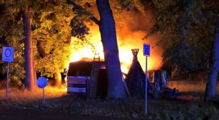 Dauercamper legte Feuer offenbar selbst: Wohnmobil brennt auf Kanzlers Weide in Minden nieder