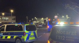 13-Jährige verletzt: Lkw rammt Bielefelder Linienbus