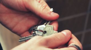 Mieter aus dem Kreis Höxter muss aus Wohnung raus - er soll in Obdachlosenunterkunft ziehen