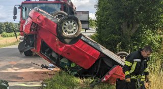 Spektakulärer Unfall zwischen Brakel und Marienmünster: 19-Jährige leicht verletzt