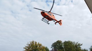 Schwerer Unfall im Kreis Gütersloh - Rettungshubschrauber Christoph 13 landet