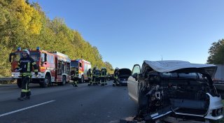 Unfall auf der A2 im Kreis Gütersloh sorgt für Vollsperrung - fünf Menschen verletzt