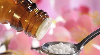 Knapp bei Kasse: Müssen Krankenkassen Leistungen wie Kuren und Homöopathie streichen?
