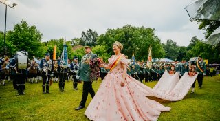 Mit vielen Fotos: Paderborner Schützenkönig schafft`s im vierten Anlauf