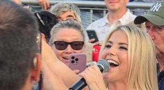 Nach BAP und Santiano: Schlager-Star Beatrice Egli heizt Beverunger Festival-Fans ein
