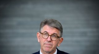 Nur noch Staatsminister - Weimer legt Firmenanteile auf Eis