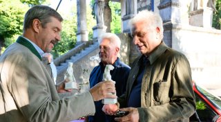 Söder bringt Münchner «Tatort»-Team einen Preis ans Set