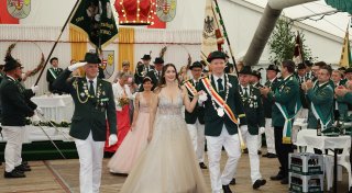 Krönung im Festzelt: Schützen in Westenholz feiern ihr Königspaar