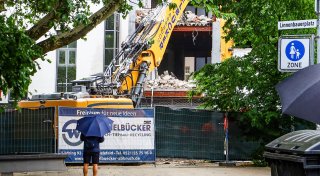 Abriss in der Innenstadt, eine neue Padel-Halle und gefährliche Situation bei SEK-Einsatz