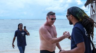 Extremschwimmer auf Seychellen-Mission: Paderborner meistert 47 Kilometer durch den Indischen Ozean
