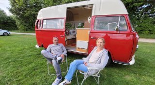 Exklusive Einblicke: Mann im Kreis Gütersloh kauft spontan Kult-VW-Bus und baut ihn aus