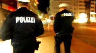 Stress vor Bielefelder Disco: Abgewiesener Gast verletzt fünf Personen mit Reizgas