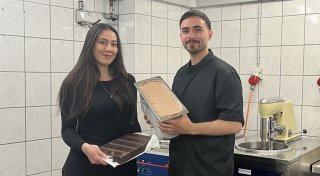 Mit vielen Fotos: Eisdiele im Kreis Höxter zeigt, wie Eis gemacht wird