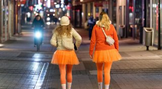 Erste Karnevalsfans in Köln unterwegs