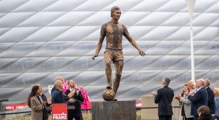 Beckenbauer-Statue in München enthüllt: «Legenden bleiben»