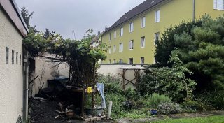Gartenhütte brennt in Bielefeld nieder - technischer Defekt vermutet